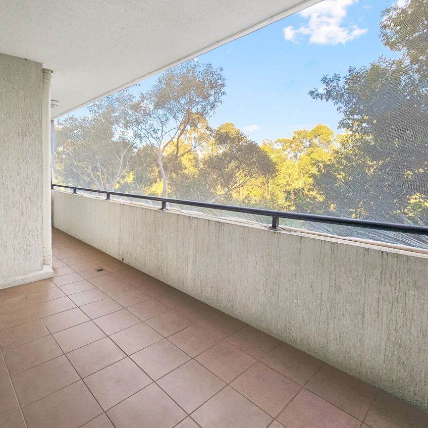 Well Presented Two Bedroom Apartment In Central Location - Photo 1