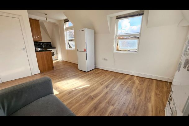 2 Bed Flat, Station Road, E7 - Photo 1