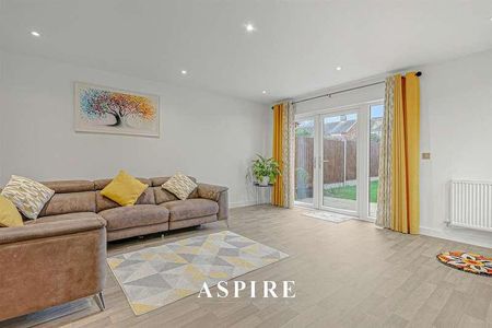 Cheshire Walk, Basildon, SS14 - Photo 2