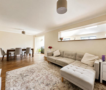 4 bedroom end of terrace house to rent - Photo 1