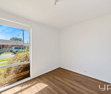 COMFORTABLE FAMILY LIVING ON A GENEROUS BLOCK! - Photo 6