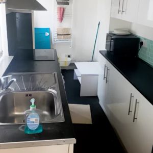 3 Bedrooms - Photo 2