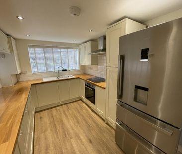 3 bedroom detached bungalow to rent - Photo 3