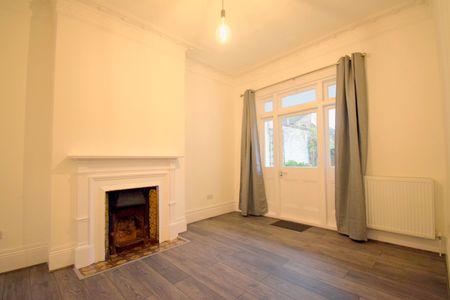 1 Bed Flat, Brackley Road, W4 - Photo 2