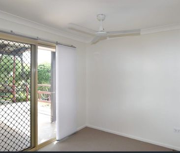SPACIOUS 4 BEDROOM FAMILY HOME WITH ENTERTAINING AREA AND LARGE YARD - Photo 3
