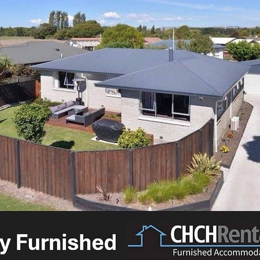 FULLY FURNISHED IMMACULATE FAMILY HOME - Photo 1