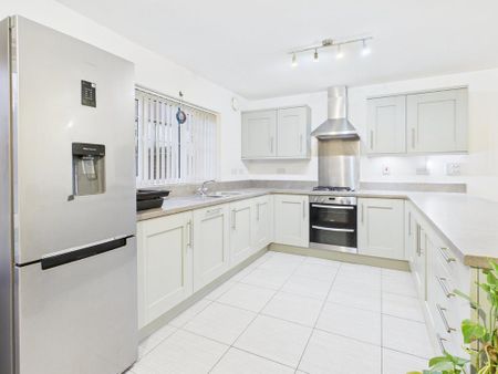 5 bedroom detached house to rent - Photo 4