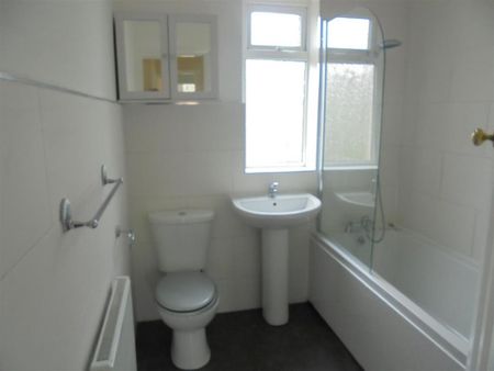 3 bedroom semi-detached house to rent - Photo 5