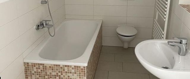 Helle Wohnung im Hinterhaus! Schöne Terrasse und Tageslichtbad mit Wanne! - Photo 1