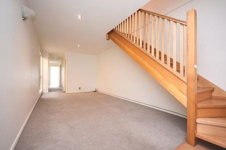 2/39 Horne Street, Elsternwick VIC 3185 - Townhouse For Rent | Domain - Photo 2