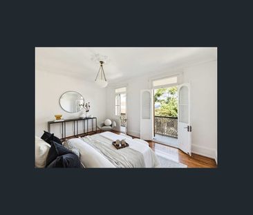 Charming light filled terrace in desirable street. - Photo 3