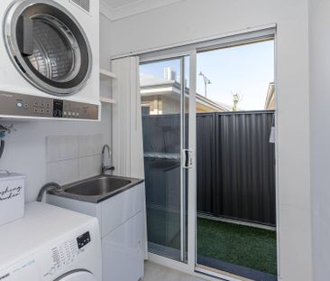 Modern Family Haven - Photo 2