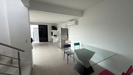 Casa em Condomínio com 4 quartos e 200m² para alugar em Carvoeira, Florianópolis. - Photo 2