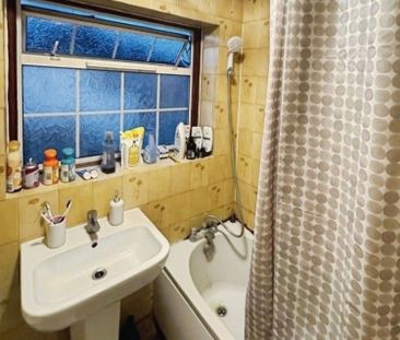 3 bedroom House To Let - Photo 2