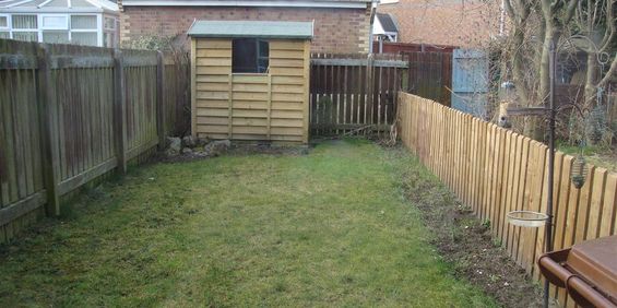 2 bedroom mews to rent - Photo 3