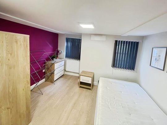 1 bedroom in a house share to rent - Photo 1