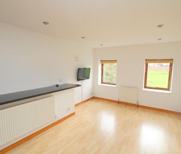 2 bedroom barn conversion to rent - Photo 1