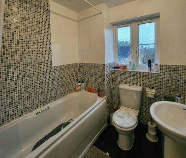 3 bedroom terraced house to rent - Photo 6