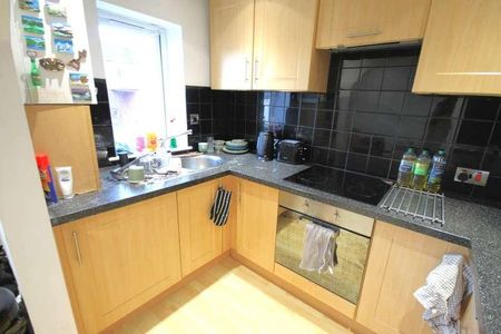 Delph Court, Woodhouse, Leeds, LS6 - Photo 2