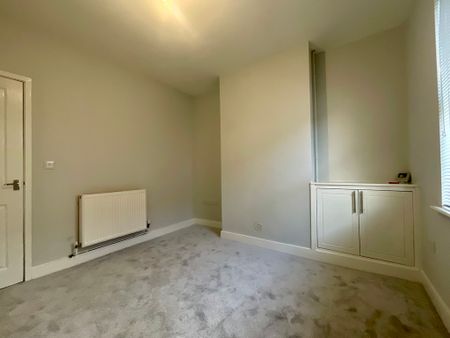 2 bedroom Mid Terraced House to let - Photo 5