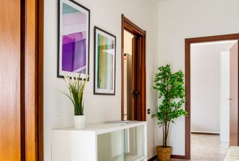 Spacious and bright single room in Via Ronchi