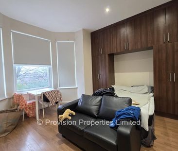 Studio flats in Leeds - Photo 1