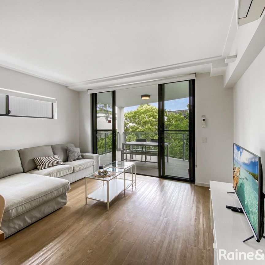 Spacious Furnished Three Bedroom Apartment in Sought After St Lucia - Photo 1