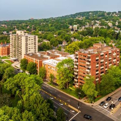 Brand New 2 Bedroom Condos in Westmount ** Furnished ** - Photo 4