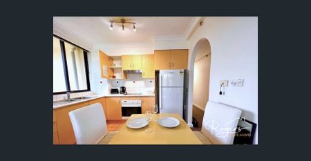 Stylish Fully Furnished 1-Bedroom Apartment in the Heart of Surfers Paradise - Photo 4