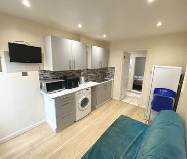 Studio to rent - Photo 3