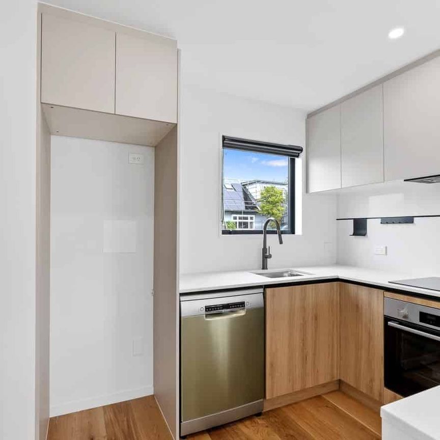 Two Bedroom Townhouse - Great Location! - Photo 1