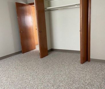 1 BDRM/1 BATH - 1314 COLLEGE DR - Available OCT 1ST - Photo 2