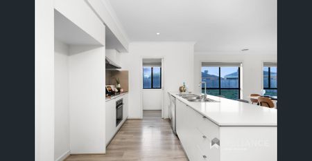 Family home in popular Riverwalk Estate! - Photo 2