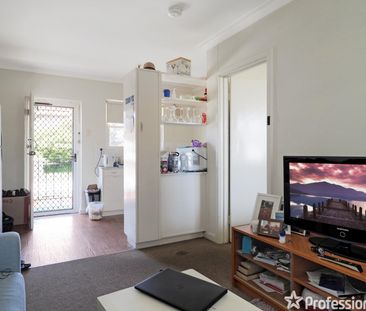 QUIET COMPLEX LIVING ! - Photo 1