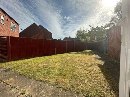 3 bedroom semi-detached house to rent - Photo 5