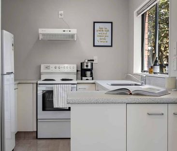 3 bedroom home in St Albans double garage - Photo 3