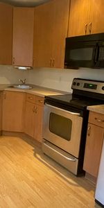 2-Bedroom Main Floor Unit for rent - Eglinton Ave & Allen Rd - Photo 3