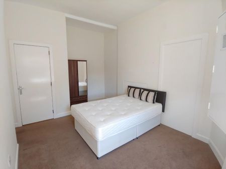 3 bedroom flat to rent - Photo 5