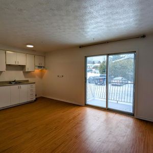 Immeuble - 540 13e Av Nord À Louer : 3 ½ 13e Avenue Nord - Photo 2