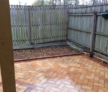 Great Location - Two Bedrooms plus Study Nook! $450 pw Increasing i... - Photo 5