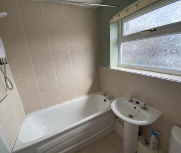 3 bedroom end of terrace house to rent - Photo 5