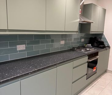 Room in a Shared House, Valnay Street, SW17 - Photo 3