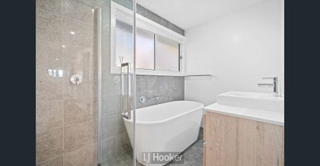 Character And Charm With Modern Style! - Photo 3