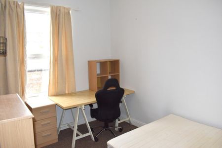 4 bedroom terraced house to rent - Photo 4