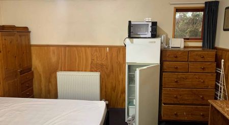 Simple & Convenient Studio Room on Union Street - Photo 4