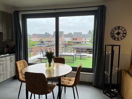 Gezellig ingericht duplex-app met achteraan groot terras. Rustige ligging. Privé parking. - Foto 4