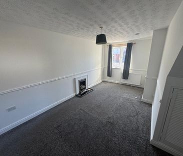 2 bedroom end of terrace house to rent - Photo 3