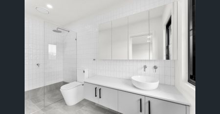 Luxury Living in a Prime Mount Waverley Location - Photo 2