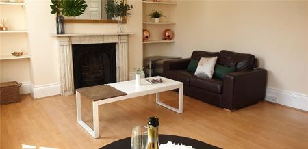 4 bedroom flat to rent - Photo 2