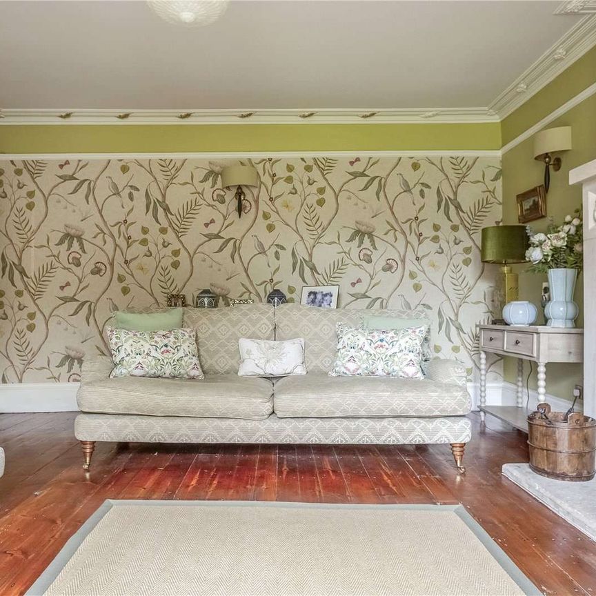 Grade II listed family home on the Dunkirk Mills complex. - Photo 1